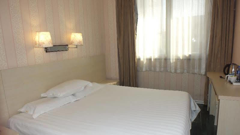 Beijing Fuxing Holiday Hotel Exterior photo